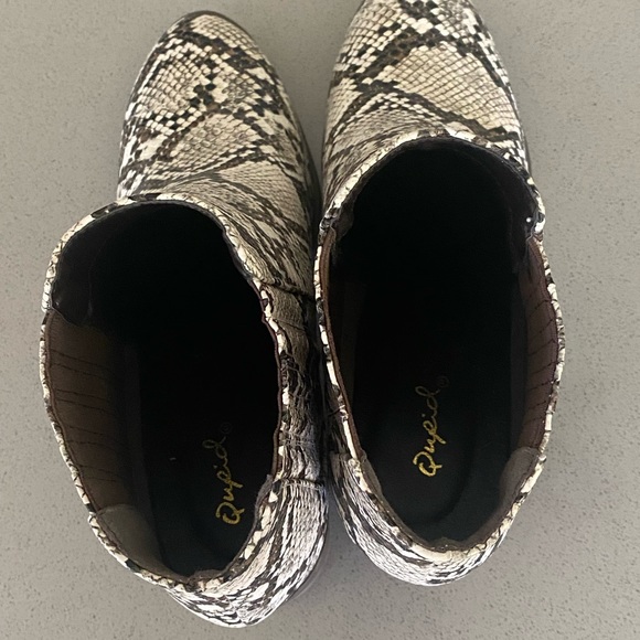 Booties - Picture 5 of 6